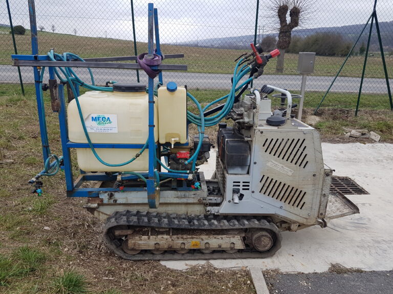 rampe de désherbage viticole sur chenillard